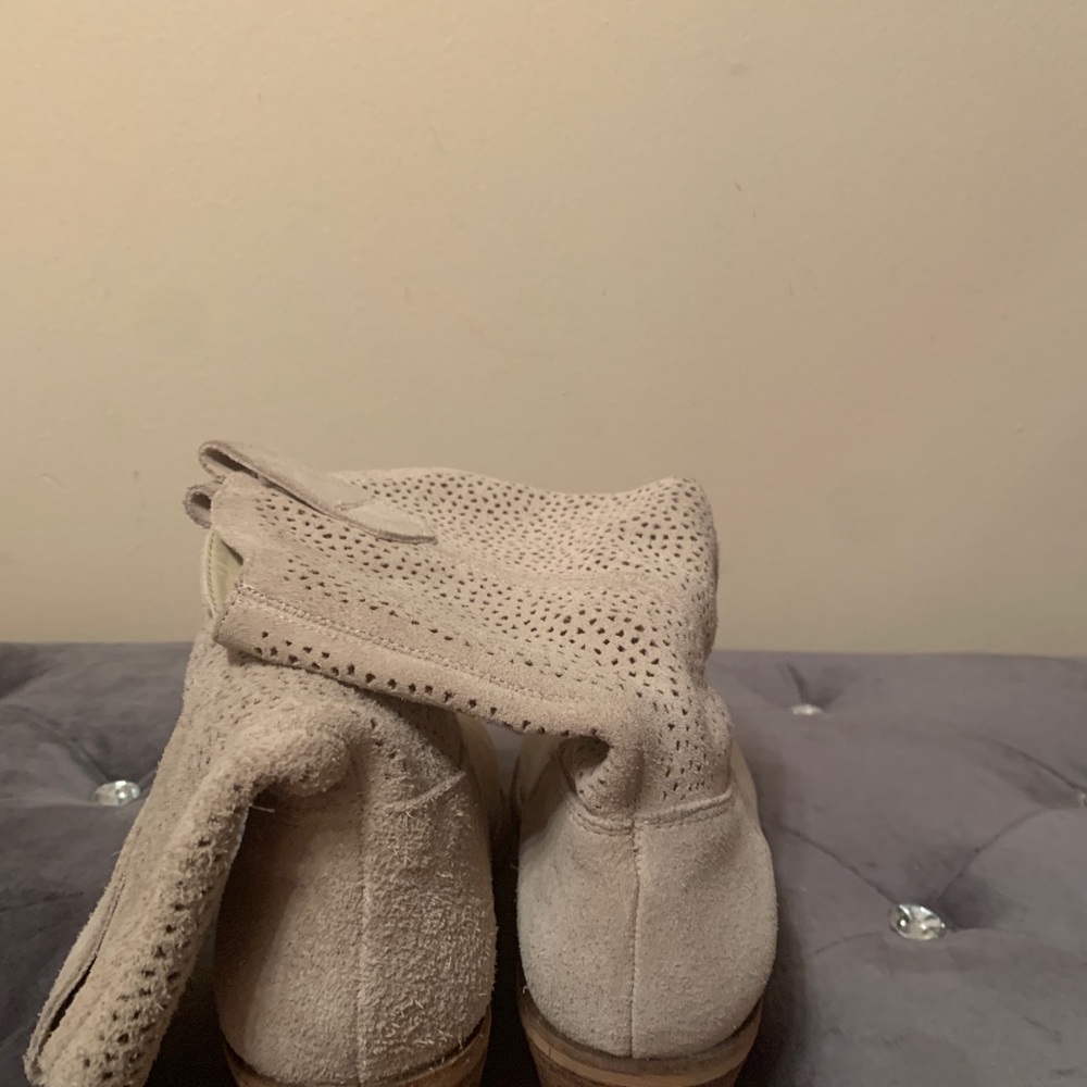 BCBGeneration Booties- Beige -Size 8 - Picture 4 of 4